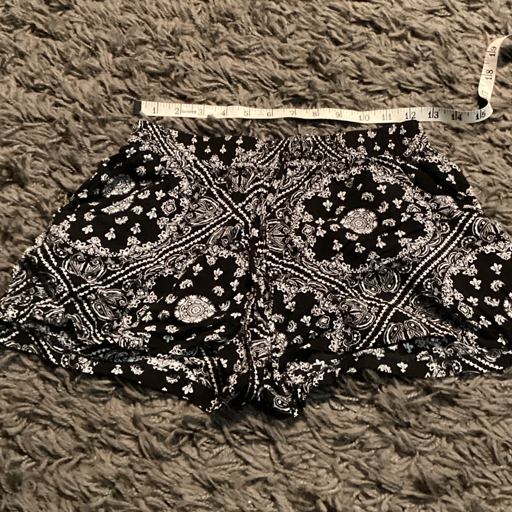 No Boundaries Black and White Paisley Shorts